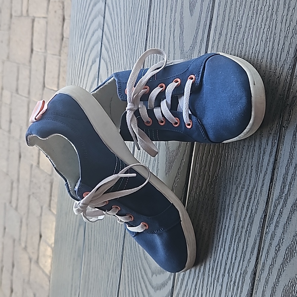 Vionic Beach Stinson Blue Canvas Lace Up Sneakers - women's 8